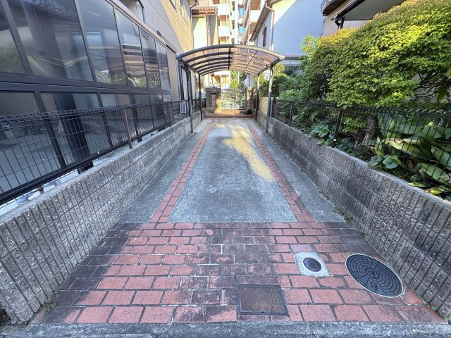神戸市西区南別府４丁目戸建の駐車場