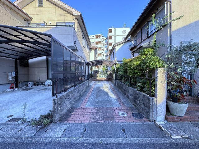 神戸市西区南別府４丁目戸建の駐車場