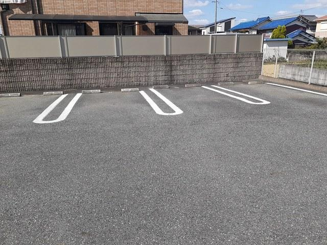 ソレイユの駐車場