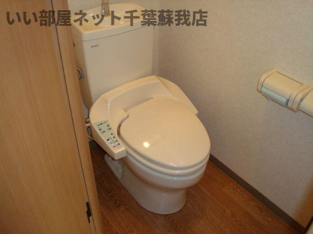 フォレストヴィラⅠのトイレ|落ち着いた色調のトイレです