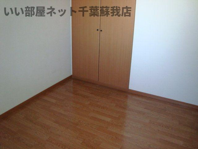 フォレストヴィラⅠの洋室|落ち着いた色調の洋室です