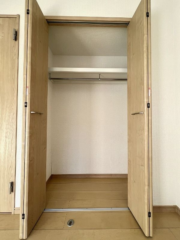 グローリオの収納|大切なお洋服も収納できますね☆