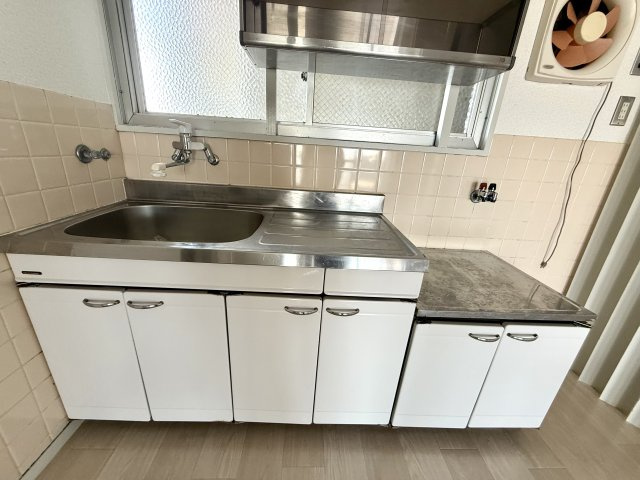 窓付きのキッチンで換気がしやすくておすすめ！