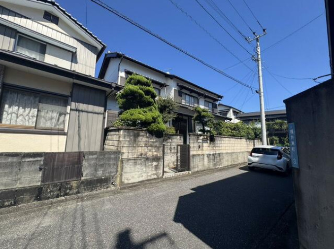 「6帖の納戸付き」高知市福井東町　中古一戸建ての外観|閑静な住宅地の中にある、和の趣を感じる外観の一邸です◎