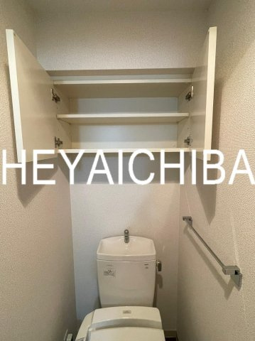 コンフォラス浅草のトイレ|上部収納