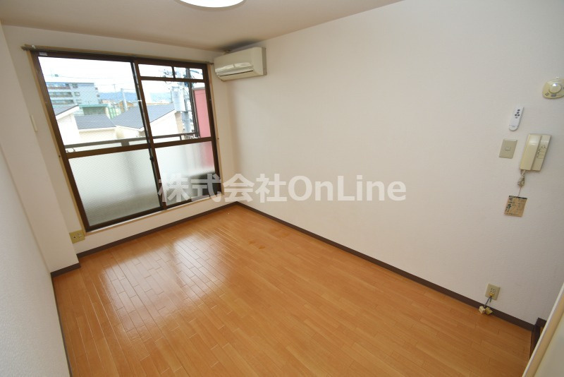 コンドミニアム太平寺の洋室