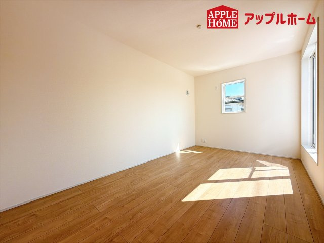 [新築住宅] 北本市東間 全1棟の洋室|２階居室は全室収納あり！たっぷりある収納活用でお部屋もキレイを保てます♪