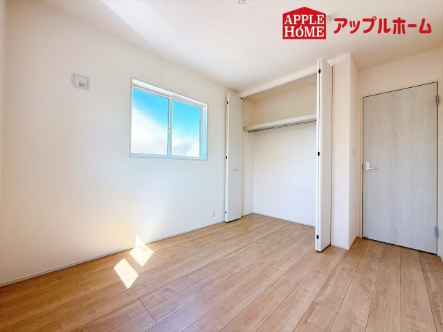 [新築住宅] 北本市東間 全1棟の洋室|２階居室は全室収納あり！たっぷりある収納活用でお部屋もキレイを保てます♪