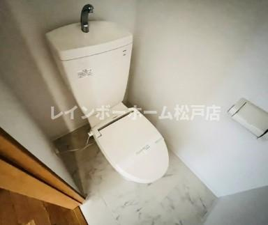 ラグジュアリーガーデン東松戸【仲介手数料：50％OFF】対象物件！のトイレ|シンプルで使いやすいトイレです