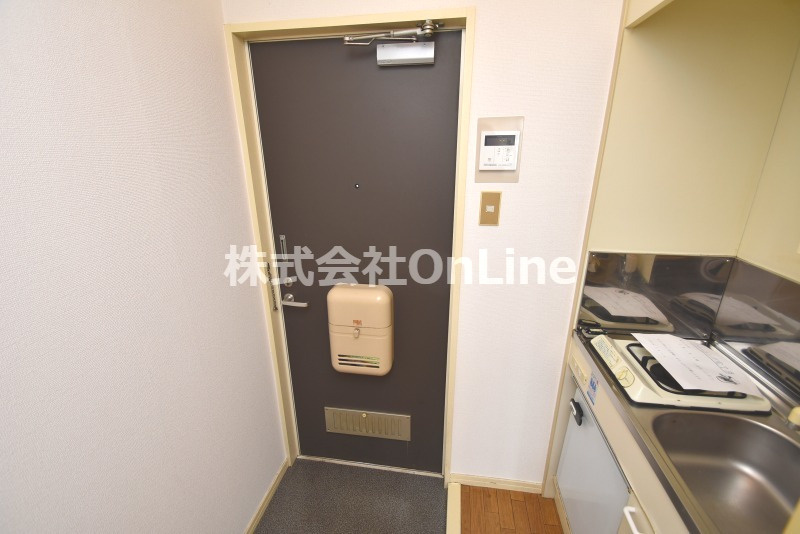 パレスハイツ A棟の玄関