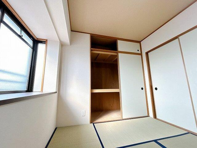 中古マンション・仲介手数料半額）モアグレース枠杁　８０２の和室|「和室」大容量の押し入れ
