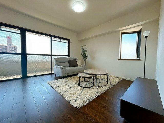 中古マンション・仲介手数料半額）モアグレース枠杁　８０２の居間・リビング|こちらのリビングで趣味の時間をお楽しみください