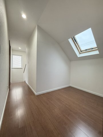 平岡8条4丁目の洋室