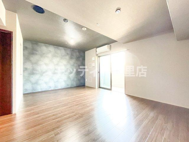 エヌレジデンス新今宮の内装|ゆったり過ごせる居間です