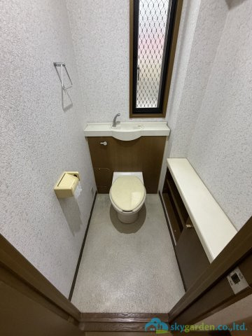 厚木市長谷　中古戸建のトイレ
