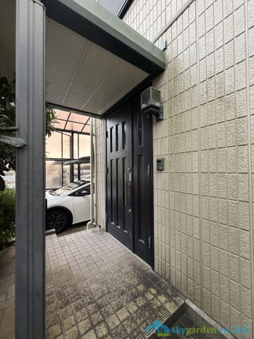 厚木市長谷　中古戸建の玄関