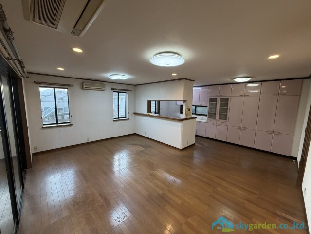 厚木市長谷　中古戸建の居間・リビング