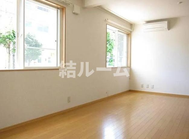 板橋区大山西町のアパートの居間・リビング