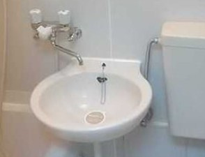 八王子市子安町１丁目のアパートの洗面所