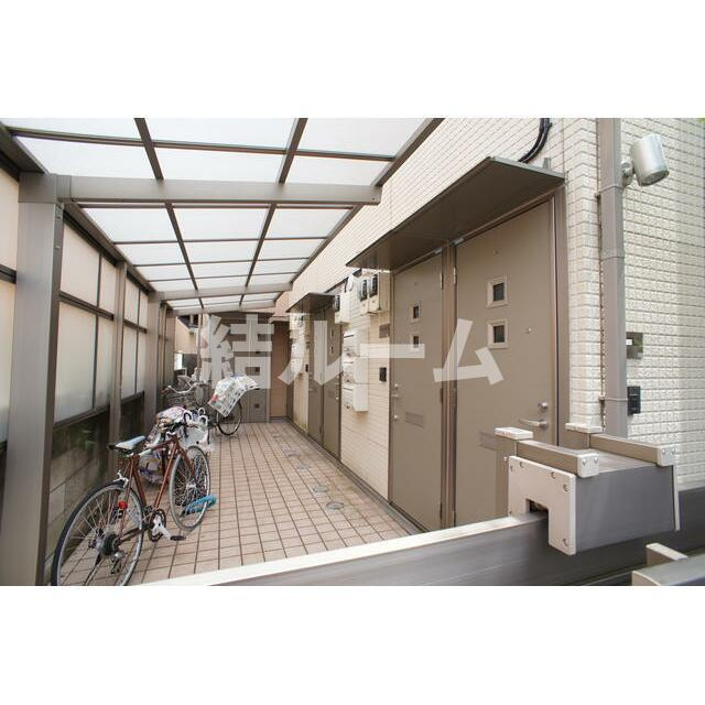 豊島区雑司が谷１丁目のアパートのエントランス