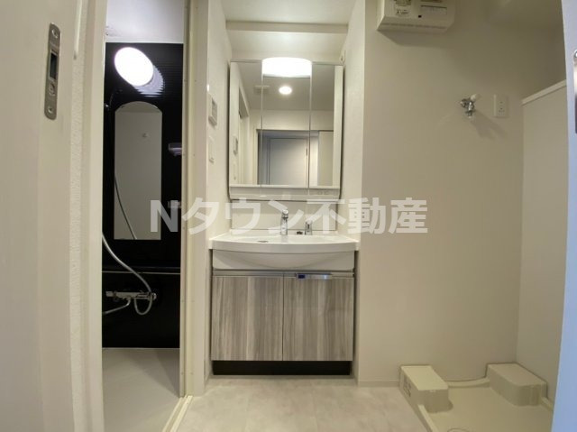 【独立洗面台】 | ディアレイシャス浅間町ステーションフロント | 独立洗面台、朝の身支度には欠かせません