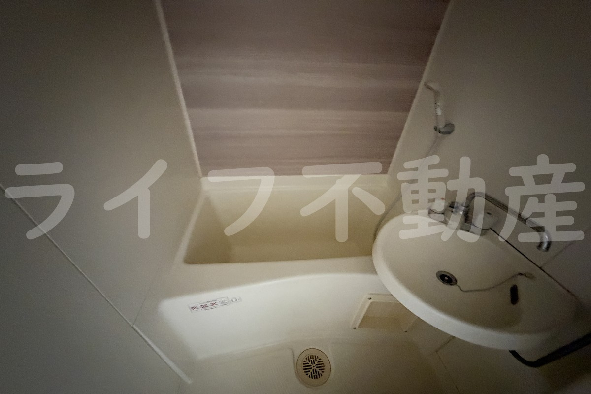クレストカーサ大今里の浴室|コンパクトで使いやすいお風呂です