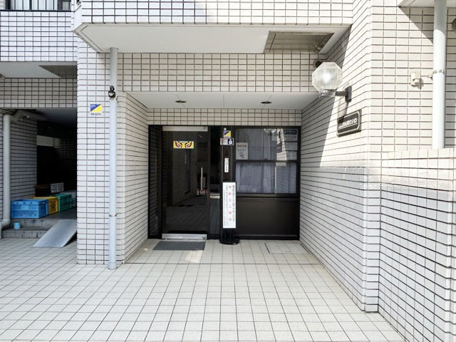【エントランス】 | 中銀第二小石川マンシオン | マンションの「顔」ともいうべきエントランス部分です。～即日のご見学可能～　お問合せはお気軽に。
