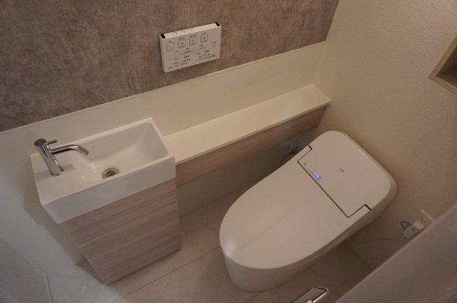 D-ROOM中小阪のトイレ