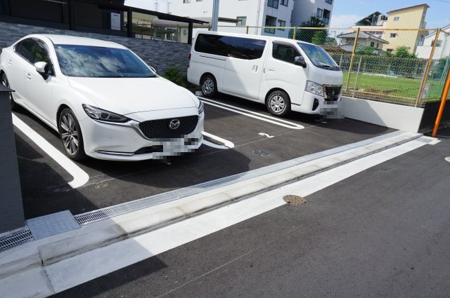 D-ROOM中小阪の駐車場