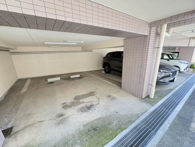 アメニティ市川の駐車場