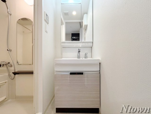 【独立洗面台】 | ディアレイシャス浅間町Ⅲ | 独立洗面台あり、毎朝おしゃれに忙しい女性の方におすすめです