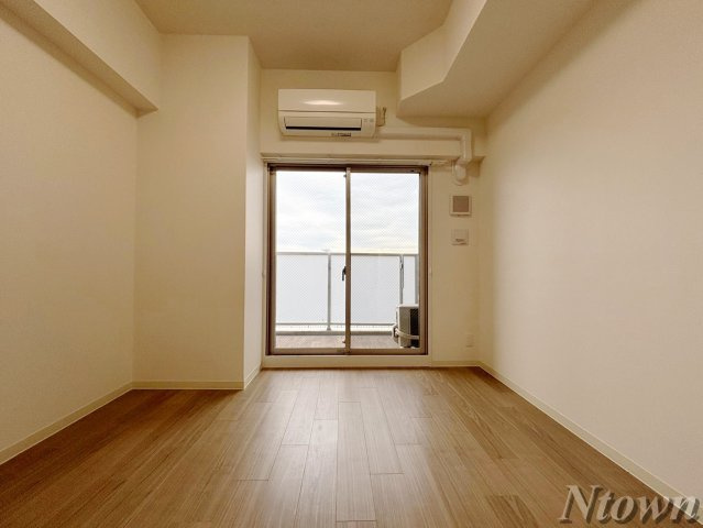 【居間・リビング】 | ディアレイシャス浅間町Ⅲ | こちらのリビングで趣味の時間をお楽しみください