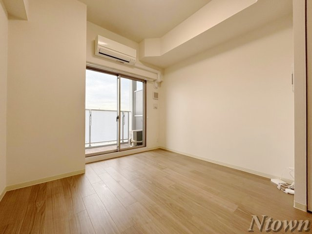 【居間・リビング】 | ディアレイシャス浅間町Ⅲ | こちらの居間で趣味の時間をお楽しみください
