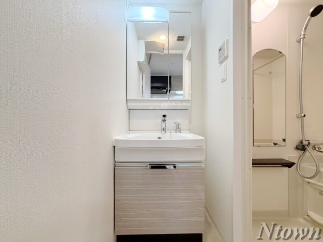 【独立洗面台】 | ディアレイシャス浅間町Ⅲ | 使いやすい独立洗面台です