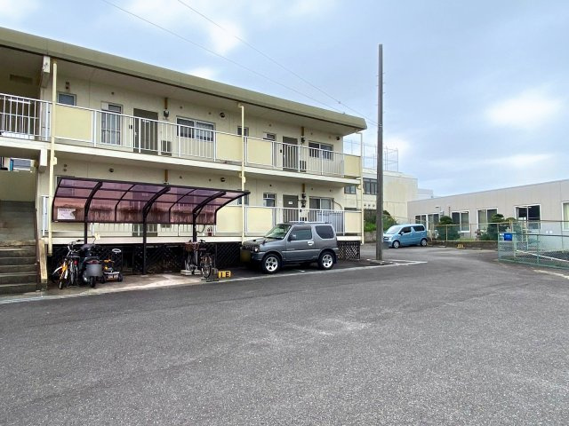 大府市梶田町2丁目アパートの駐車場|敷地内駐車場