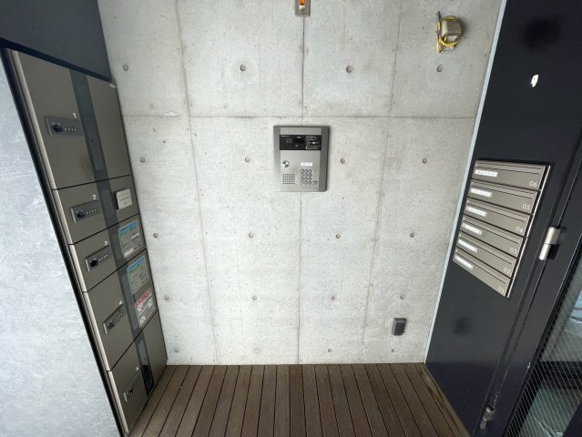 ecru　デザイナーズ　オートロック　宅配BOXのロビー