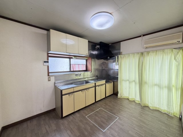 【居間・リビング】 | 幸手市東1丁目　中古戸建