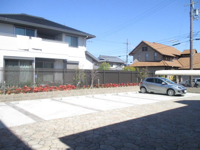 パスレルの駐車場