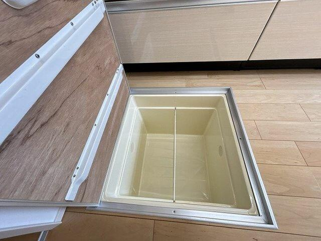 仲介手数料半額）一宮市開明樋西８２－５の中古住宅の収納|「キッチン」床下収納　