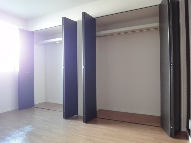 【内装】 | シュエットⅡ　 | 洋室クロゼット２