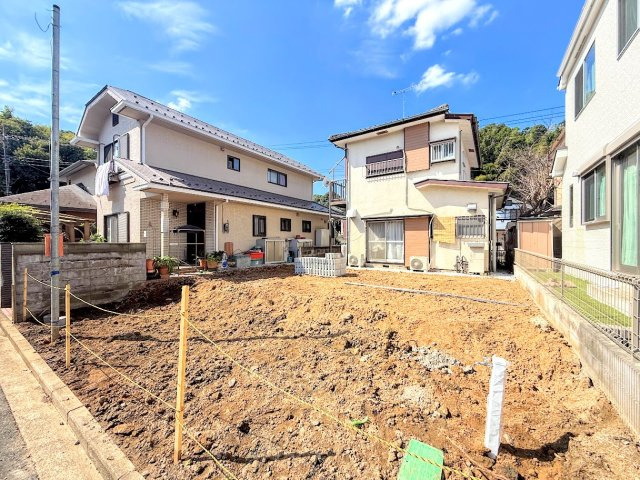 戸塚区南舞岡3丁目　新築戸建て　第6の外観|◆爽やかな青空の下に贅沢なほどに降り注ぐ陽光、豊かな居住性と、クオリティが見事に調和した住空間は、住まうことの喜びを感じさせてくれます。ゆとりある広い敷地で開放的なお住まいです。