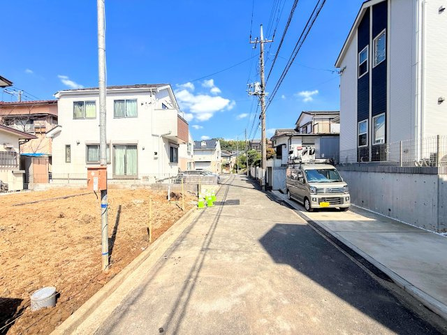 戸塚区南舞岡3丁目　新築戸建て　第6の前面道路含む現地写真|◆前面道路も幅員があり車の運転も安心！前面道路は閑静な住宅地。車通りの少ない道路です。お子様にも安心です。