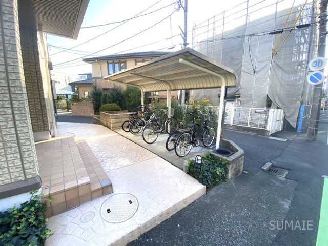 サンベルテ菅沼Ⅰのその他共用部分|屋根付き駐車スペース☆彡