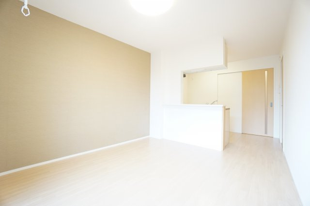 【居間・リビング】 | リバテンハイツ | ※同物件、同タイプ、間取り反転のお部屋です