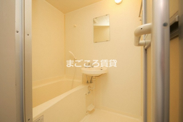 【シャワールーム】