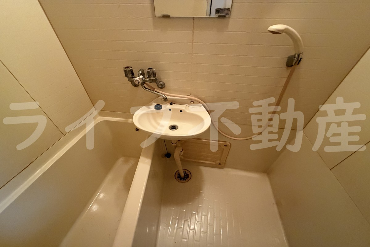 ロイヤル神路Iの洗面所|ゆったりとスペースのある洗面所