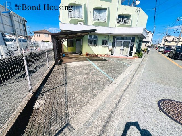 店舗付き住宅　大久保町大窪　築48年の前面道路含む現地写真
