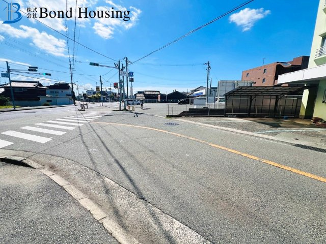 店舗付き住宅　大久保町大窪　築48年の前面道路含む現地写真