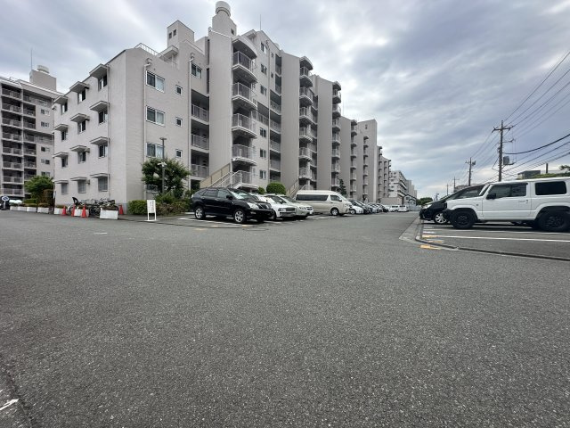  大倉山ハイム２号棟の駐車場|駐車場の空き状況については、その都度、確認いたしますのでお気軽にお聞きください。