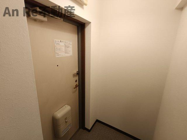 春花園五番館の玄関